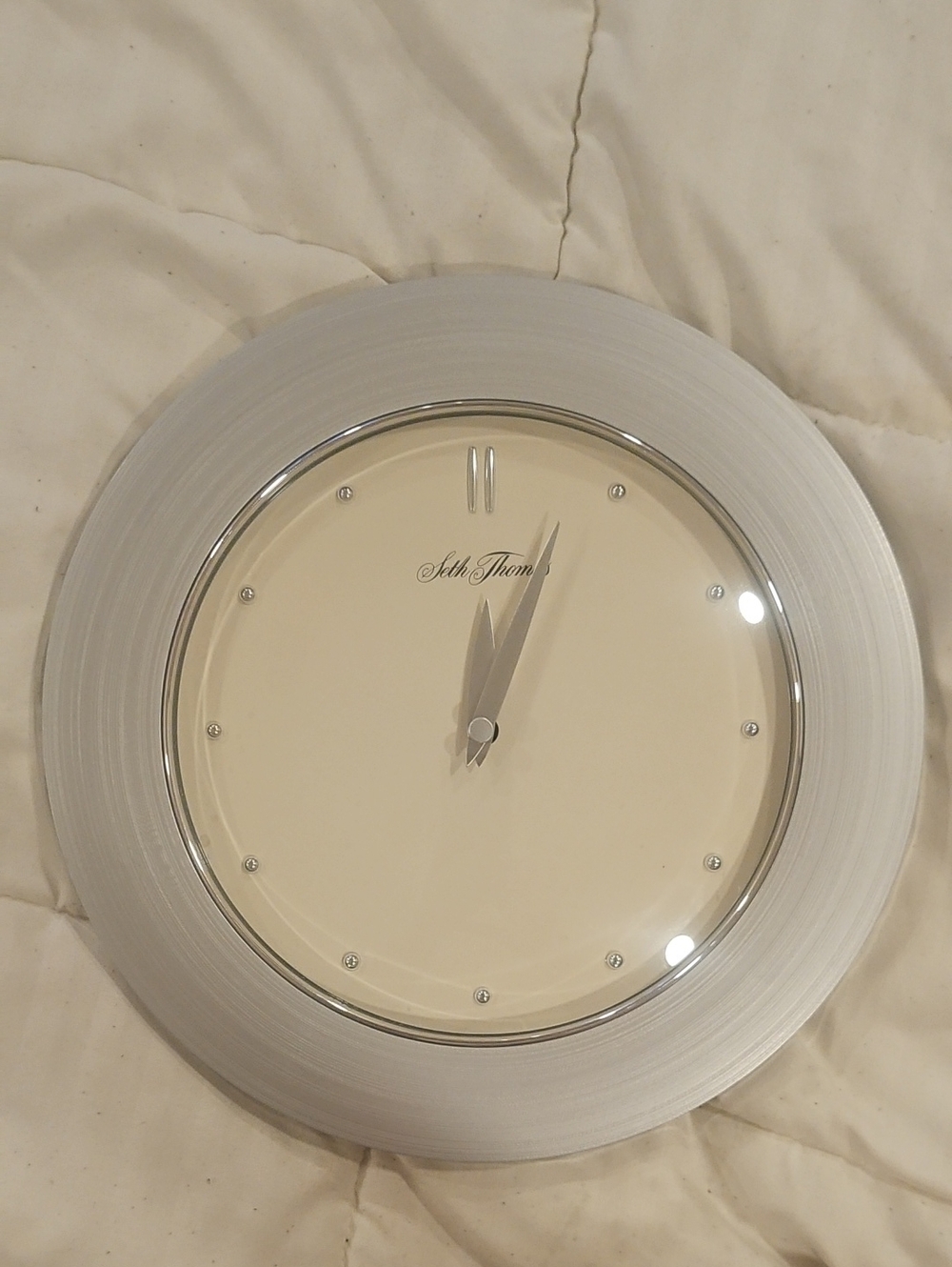 Seth Thomas Silver Quartz Wall Clock - Modern Minimalist Design